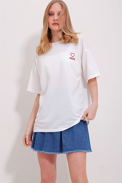 Trend Alaçatı Stili Women's White Crew Neck Two Thread Mom Embroidered T-Shirt ALC-X11503