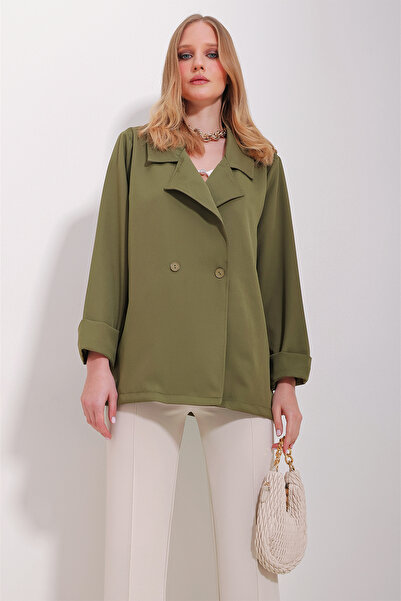 Trend Alaçatı Stili Dámská khaki bunda Atlas s dvojitým límcem a knoflíkem s dvojitým rukávem ALC-X11536