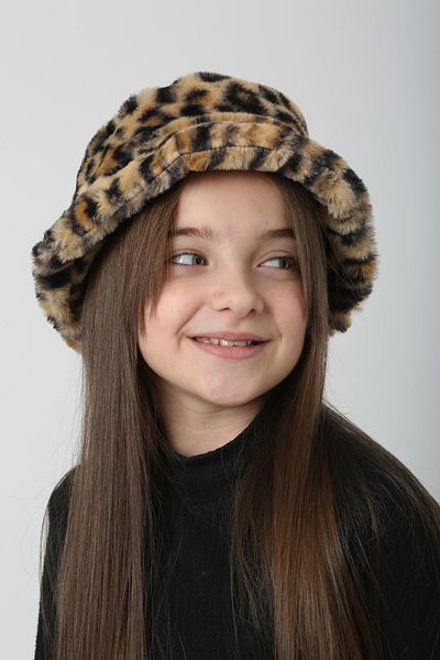 Saria Moda Girl's Plush Bucket Hat