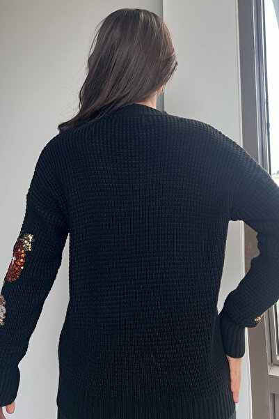 GÜLSELİ Pulover de damă tricotat cu paiete cu gât negru