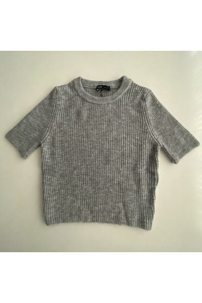 Dilvin 10490 Pulover crop cu mânecă scurtă cu nervuri-gri
