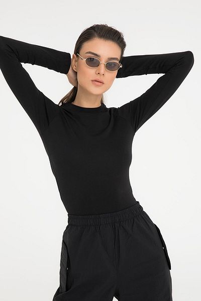 SHEISMONO Bavlněná halenka s kulatým výstřihem černá