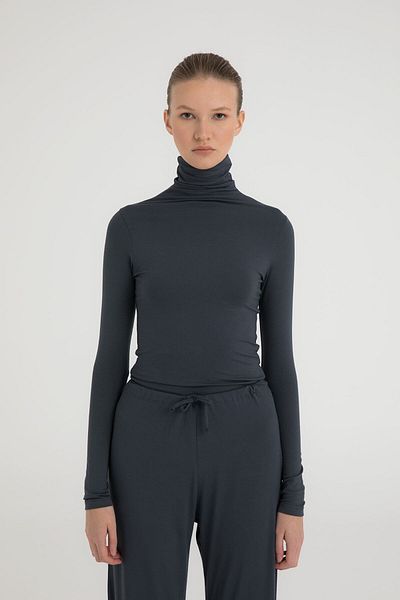 SHEISMONO Ultra měkká roláková halenka zakouřená