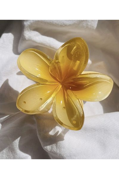 Accessories مشبك زهرة اللوتس باللون الأصفر