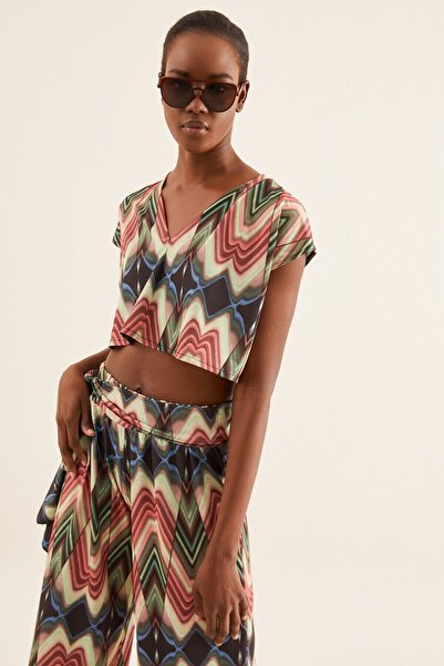 Quincey Women's Green V-Neck Crop Blouse