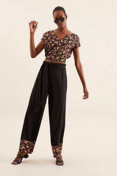 Quincey Жіноча чорна блузка з V-подібним вирізом