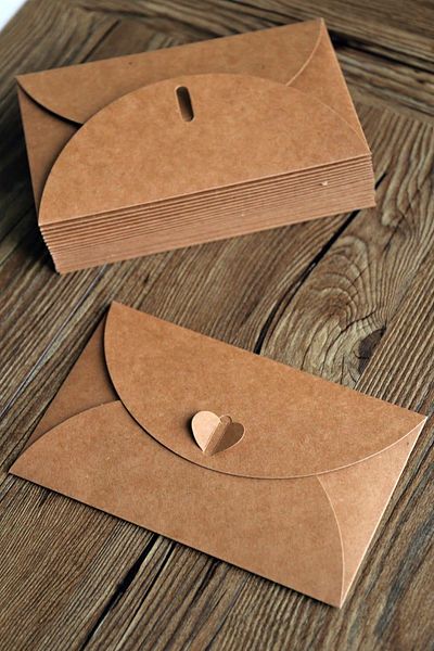 Dekorden Kraft Envelope with Heart Clasp 10 Pieces