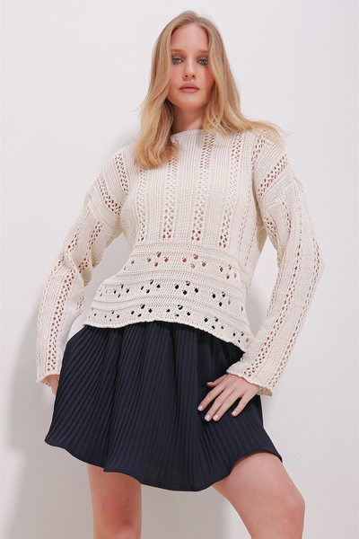 Trend Alaçatı Stili Cremefarbener Umlegepullover mit U-Boot-Ausschnitt für Damen ALC-X11521