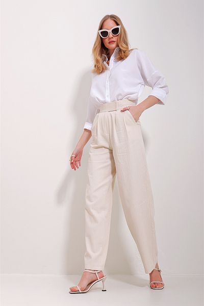 Trend Alaçatı Stili Pantaloni de damă crem cu velcro cu buzunar pește la spate ALC-X11490