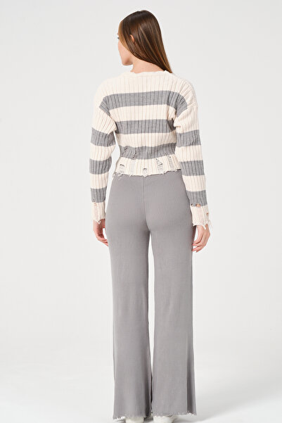 PUNKY CAT Жіночий сірий светр з смугастим коміром-стійкою