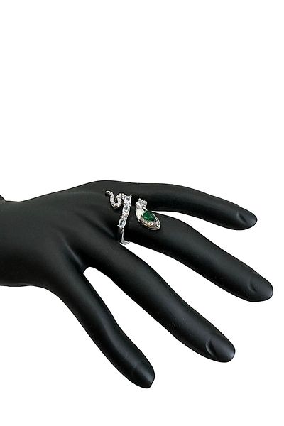 neslyaccessories خاتم ثعبان مزين بالزركون والأحجار الخضراء الزمردية