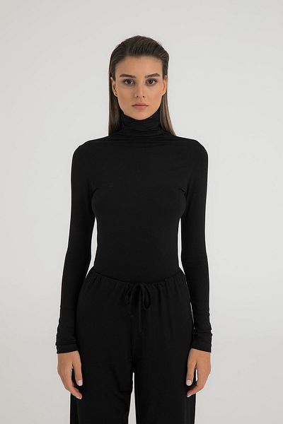 SHEISMONO Ultra měkká roláková halenka černá