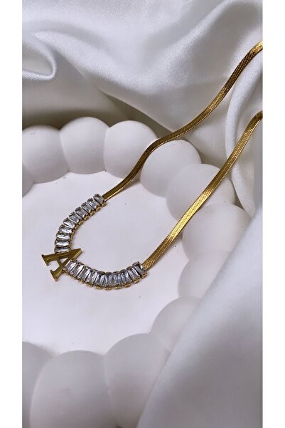 Accessories قلادة من الفولاذ باللون الذهبي على شكل حرف A
