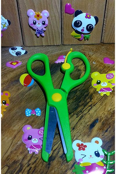 GAGTUSKOLİK KIDS GREEN COLOR HANDWORK SCISSORS