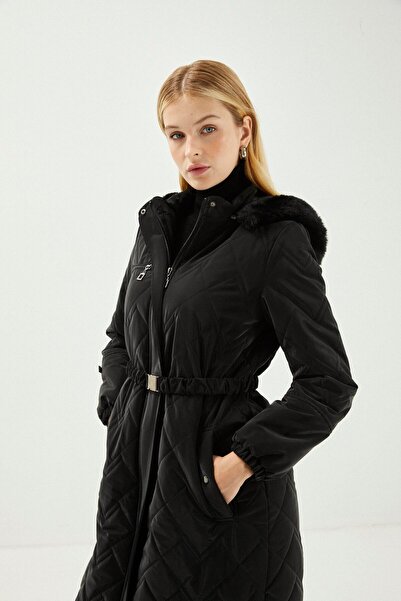 Zühre Kürk Detaylı Kapüşonlu Uzun Şişme Mont