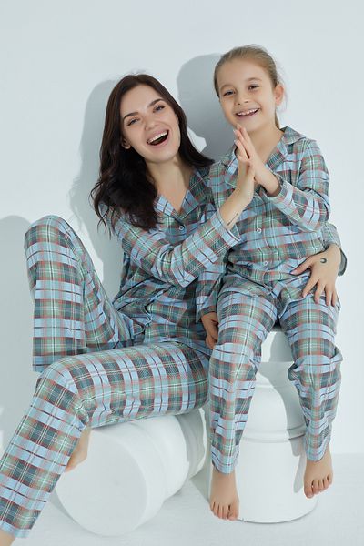 STRAWBERRY Pyjama-Set aus Baumwolle mit Knöpfen