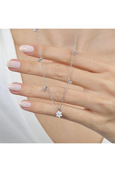 Mia Vento Işıltılı Zarafet Geçidi Manolya Çiçeği Gümüş Kolye