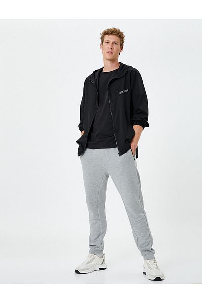 Koton Jogger Sweatpants με τσέπη με φερμουάρ, κορδόνια στη μέση και λεπτομέρεια ραφής