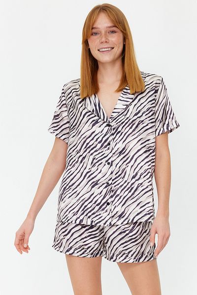 Trendyol Collection Σετ πιτζάμες με σατέν υφαντό βιζόν-μαύρο ζέβρα με σορτς - THMSS20PT0158