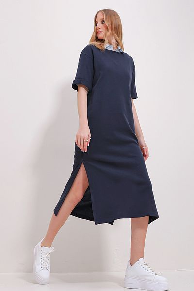 Trend Alaçatı Stili Marineblaues Damenkleid mit Rundhalsausschnitt, zwei Ärmeln und Schlitz ALC-X11485