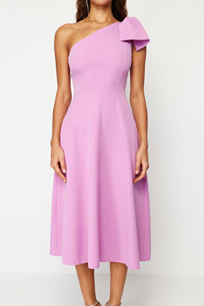 Trendyol Collection Růžové A-Line Bow React Stylové večerní šaty Noční šaty pro návrat domů TPRSS24EL00105