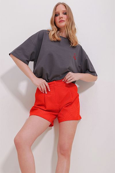 Trend Alaçatı Stili Women's Anthracite Crew Neck Two Thread Mom Embroidered T-Shirt ALC-X11503