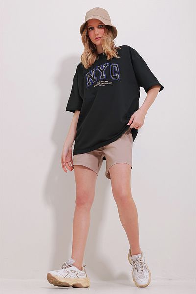 Trend Alaçatı Stili Women's Black Crew Neck Two Thread Embroidered Oversize Unisex T-Shirt ALC-X11502
