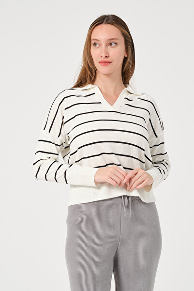 PUNKY CAT Жіночий чорний светр з поло-комірцем у смужку