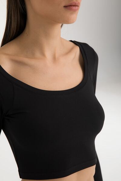 SHEISMONO Κοντή μπλούζα με οβάλ γιακά απαλή αφής μαύρη