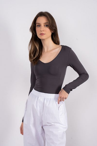 SHEISMONO Soft Touch halenka s výstřihem do V, kouřová