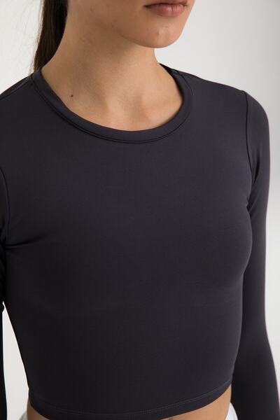 SHEISMONO Měkká na dotek krátká halenka s kulatým výstřihem, uzená