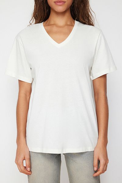 Trendyol Collection Ecru, 100 % Baumwolle, Oversize/Weite Passform, V-Ausschnitt, Strick-T-Shirt TWOSS23TS00003