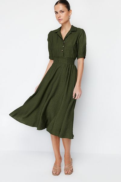 Trendyol Collection Tkana sukienka midi khaki z kołnierzykiem w kształcie litery A TWOSS21EL1023