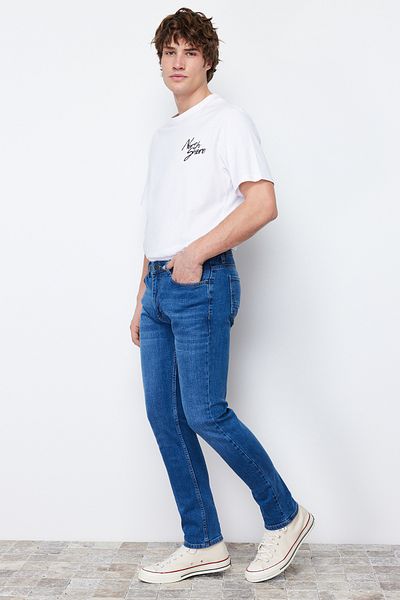 Trendyol Collection Indigofarbene Slim-Fit-Jeans mit schmaler Passform und Stretch-Stoff für Herren TMNAW23JE00009