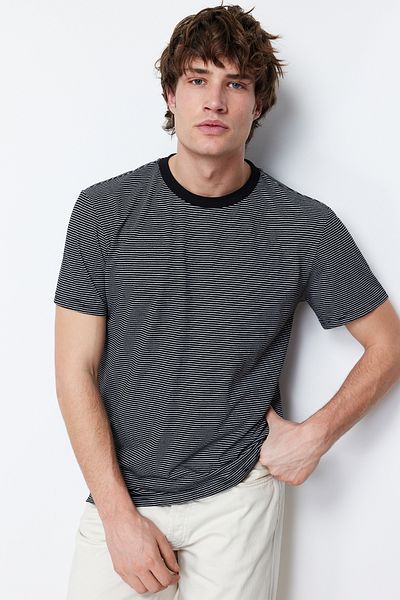 Trendyol Collection Чорна футболка з коротким рукавом з пряжі TMNSS20TS0944