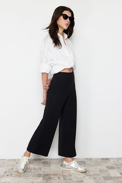 Trendyol Collection Schwarze Culotte-Hose mit hochgeschnittenem Detail und hoher Taille - TWOSS24PL00036