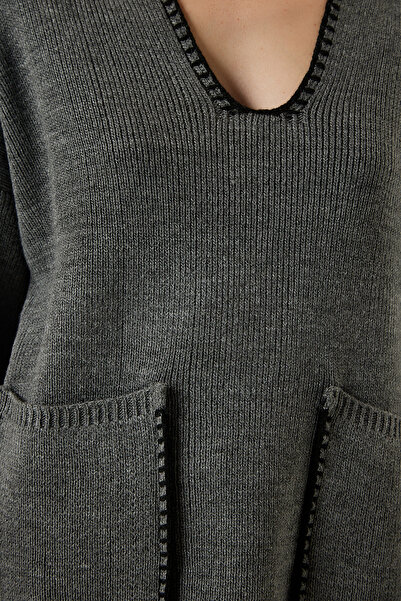 Happiness İstanbul Anthrazitfarbener Strickpullover mit Maschendetails für Damen PF00047