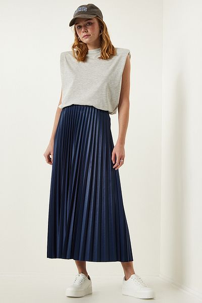 Happiness İstanbul Women's Navy Blue Bright Surface Pleated Knitted Skirt LJ00002