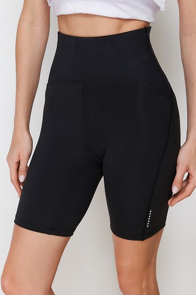 Trendyol Collection Schwarze matte Recovery-Stoff Reflektor gedruckt gestrickte Sport Biker/Radfahrer/kurze Leggings THMSS24TY00006