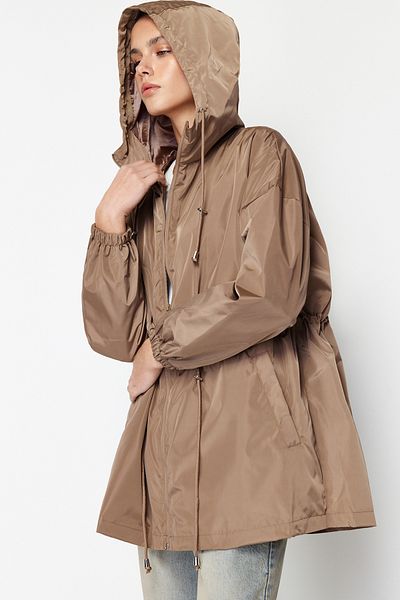 Trendyol Collection Übergroße Nerzform – Regenmantel mit Kapuze und wasserdichtem TWOAW24MO00160