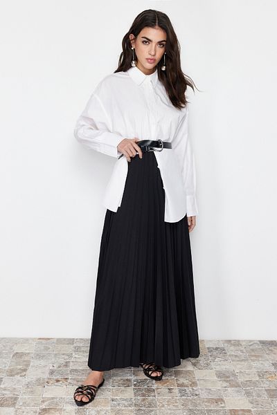 Trendyol Modest Langer, plissierter Strickrock in Schwarz - TCTSS24EE00005