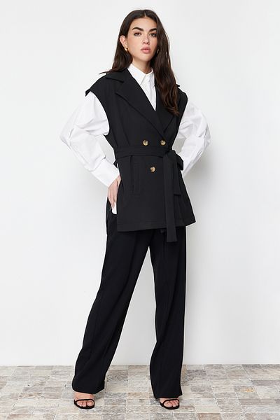 Trendyol Modest Schwarze, detaillierte Webweste mit Gürtel TCTSS24YL00004