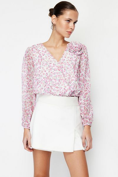 Trendyol Collection Рожева блузка з квітковим сифоном на підкладці з гульфіком TWOSS24BZ00344