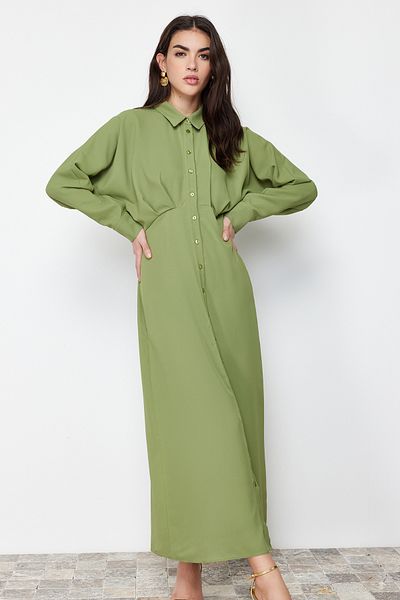 Trendyol Modest Khakifarbenes, detailliertes, geknöpftes, gewebtes Hemdkleid TCTSS24EB00011
