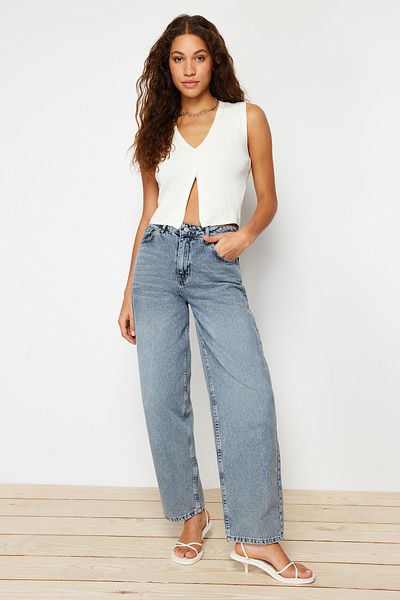 Trendyol Collection Premium Ecru Crop Top Strickweste – Spezialgarn TWOSS24BZ00258