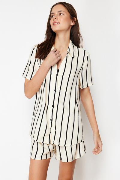 Trendyol Collection Detailní sada pyžama Ecru s pruhovaným límcem z viskózy THMSS24PT00050