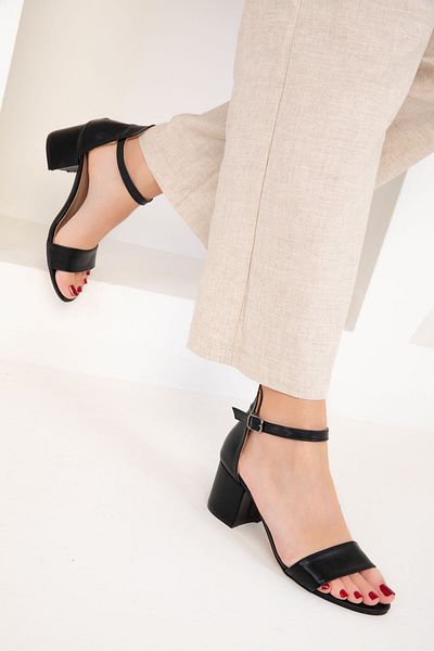 SOHO Klassische schwarze Damenschuhe mit Absatz 14529