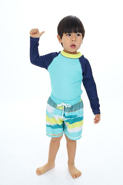 My Kids Wear Costum de baie cu model cu caracter de protecție solară și pantaloni scurți de mare