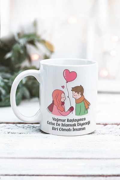 Yaprak Hediyelik كوب بتصميم عيد الحب عند بدء المطر