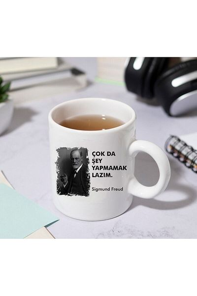 Yaprak Hediyelik كوب سيجموند فرويد مكتوب عليه "لا يجب أن أفعل أشياء كثيرًا
